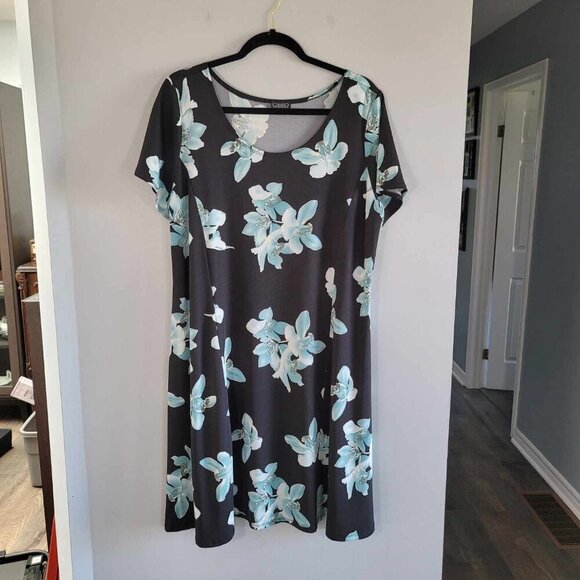 Plus size Clientele Black dress with green floral design. EUC - Picture 3 of 7